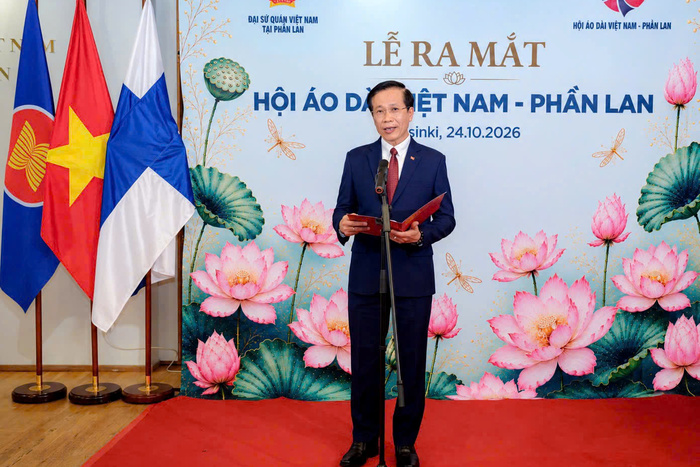 Ông Hoàng Phúc Lâm, Phó Giám đốc Học viện Chính trị quốc gia Hồ Chí Minh, chúc mừng Hội, đánh giá cao nỗ lực của bà con trong gìn giữ bản sắc văn hóa
