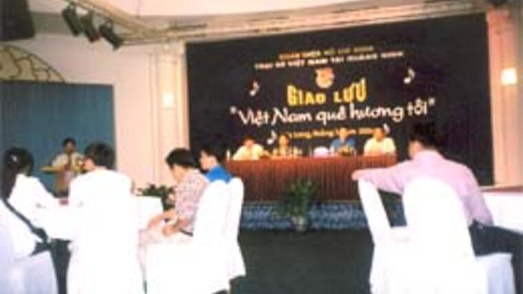 Trại hè thanh, thiếu niên Việt kiều 2004 giao lưu tại Hạ Long