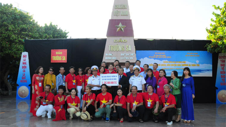 Kết luận số 12-KL/TW của Bộ chính trị về công tác người Việt Nam ở nước ngoài trong tình hình mới