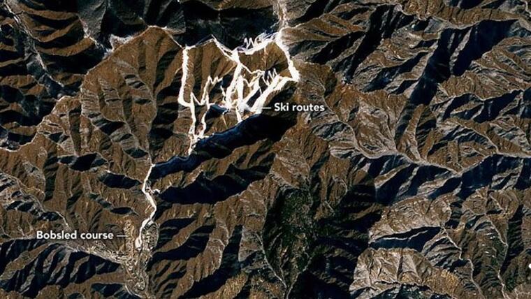 Đỉnh núi phủ tuyết nhân tạo tại Olympic nổi bật trong bức ảnh chụp từ ngoài Trái Đất