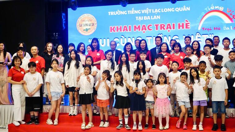 Thứ trưởng Bộ Ngoại giao Lê Thị Thu Hằng thăm cộng đồng người Việt tại Ba Lan
