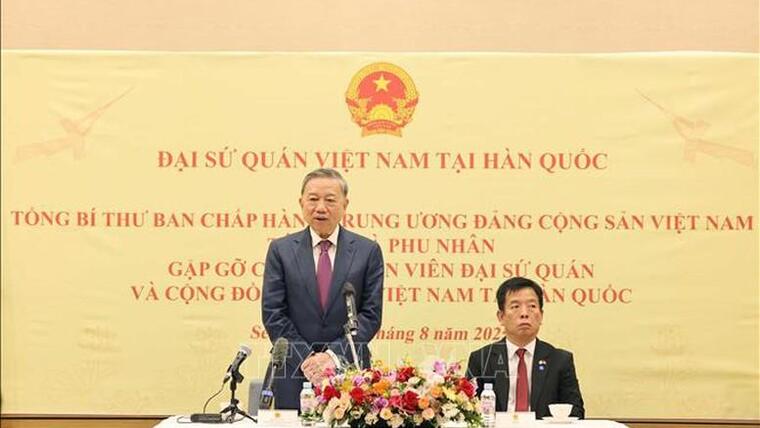 Tổng Bí thư Tô Lâm gặp gỡ cán bộ, nhân viên Đại sứ quán và cộng đồng người Việt Nam tại Hàn Quốc
