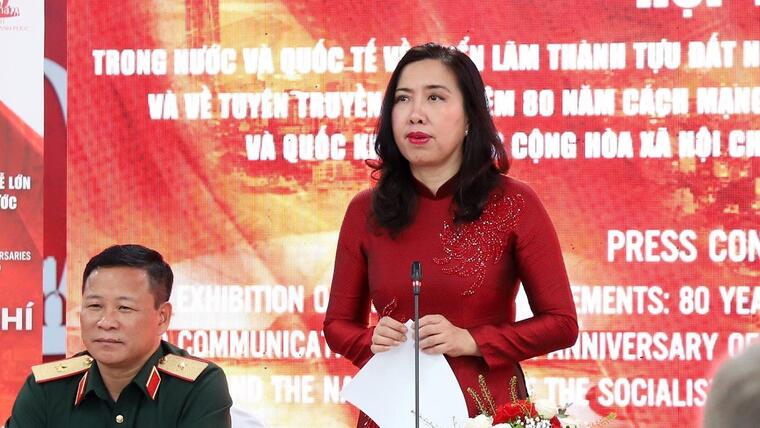 Lần đầu tiên kiều bào tham gia diễu hành