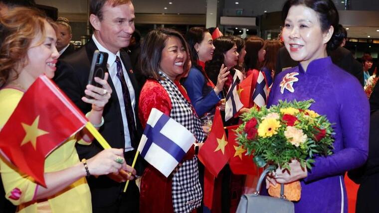 Phu nhân của Tổng Bí thư Tô Lâm dự giờ lớp tiếng Việt tại Trường PT liên cấp Vesala