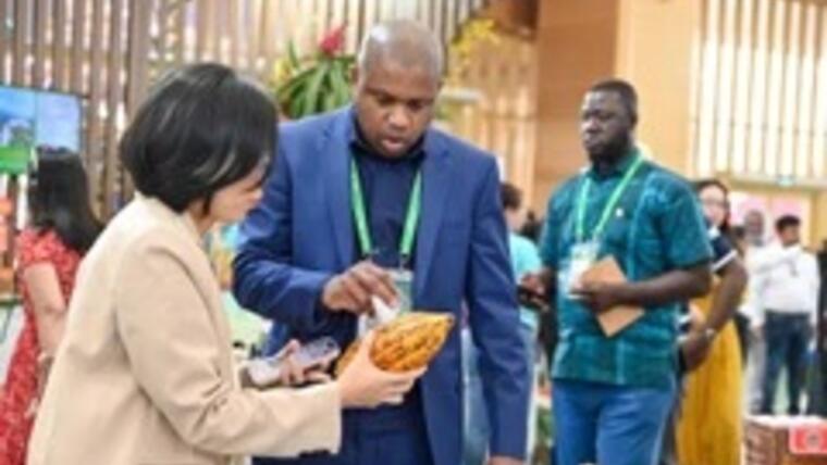 Doanh nghiệp nước ngoài tham quan Hội chợ mùa Thu, tìm kiếm cơ hội hợp tác