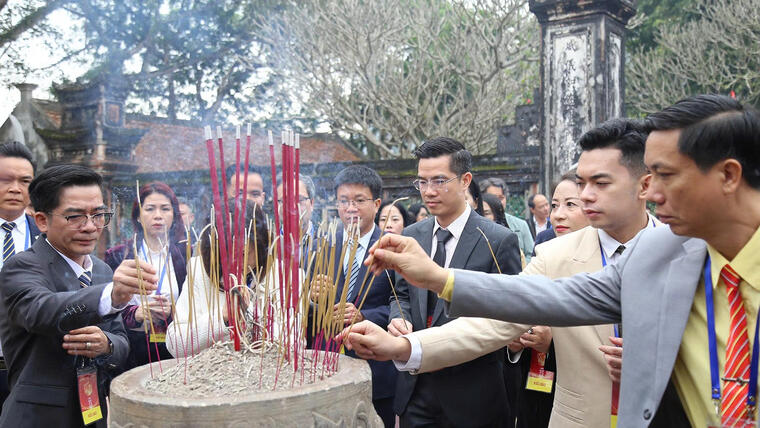 Gặp gỡ, kết nối kiều bào với tỉnh Ninh Bình