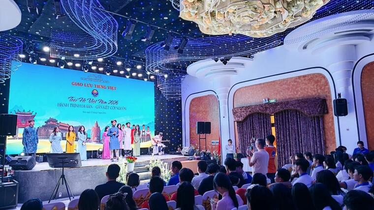 Bùng nổ cảm xúc Đêm Gala giao lưu tiếng Việt Trại hè Việt Nam 2026