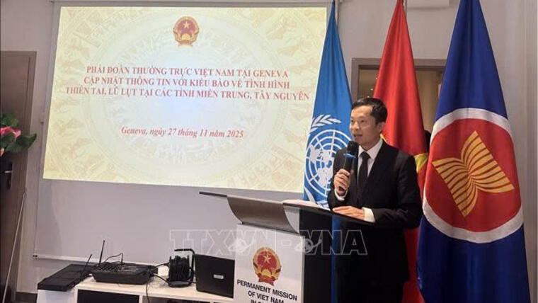 Phái đoàn Thường trực Việt Nam tại Geneva, Thụy Sĩ tiếp nhận ủng hộ của kiều bào hướng về đồng bào các tỉnh miền Trung, Tây Nguyên