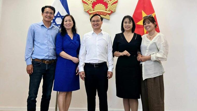 Đại sứ Nguyễn Kỳ Sơn gặp gỡ Ban Chấp hành Hội người Việt Nam tại Israel