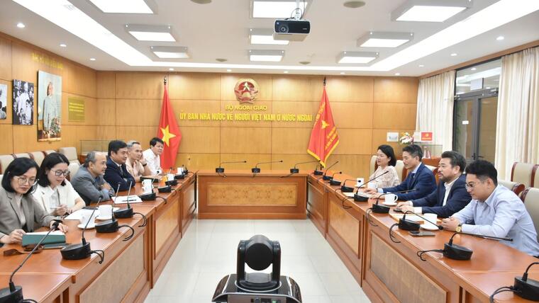 Lãnh đạo Ủy ban Nhà nước về người Việt Nam ở nước ngoài gặp gỡ kiều bào Ba Lan, Thổ Nhĩ Kỳ