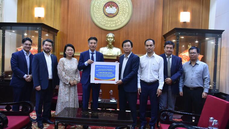 Cộng đồng người Việt Nam tại Ba Lan và đoàn kiều bào tham dự hoạt động A80 ủng hộ đồng bào bị ảnh hưởng bởi cơn bão số 10