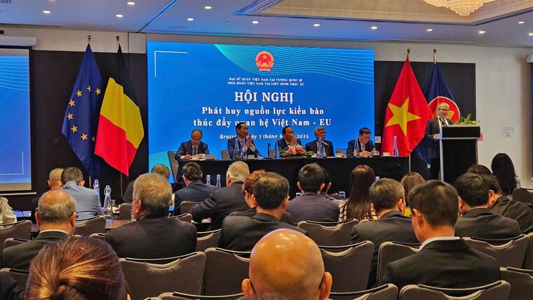 Chủ nhiệm Ủy ban dự Hội nghị phát huy nguồn lực cộng đồng người Việt Nam ở châu Âu thúc đẩy quan hệ hợp tác Việt Nam – EU tại Bỉ và gặp mặt cộng đồng tại Pháp