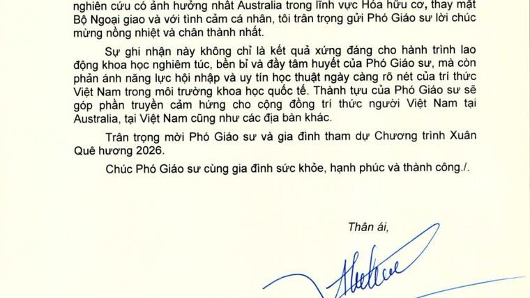 Thứ trưởng Bộ Ngoại giao Lê Thị Thu Hằng gửi Thư chúc mừng Phó Giáo sư Nguyễn Thành Vinh