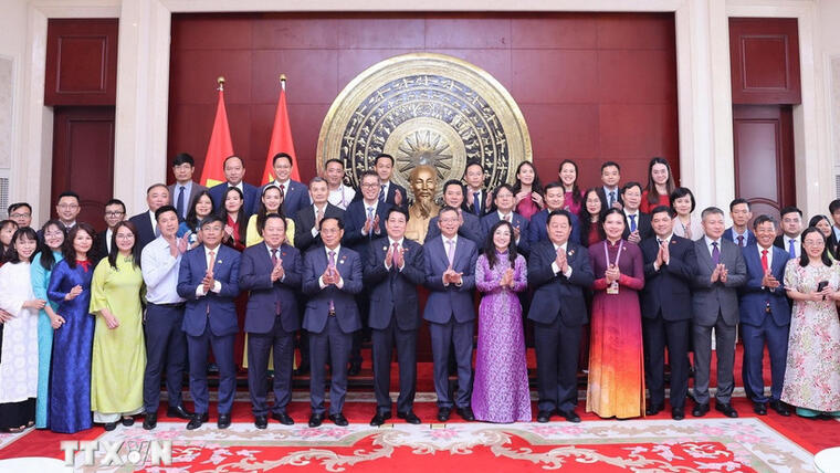 Chủ tịch nước gặp gỡ cộng đồng người Việt Nam tại Trung Quốc