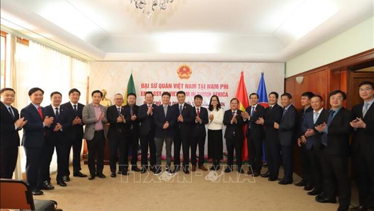 Phó Chủ tịch Quốc hội Vũ Hồng Thanh  gặp gỡ đại diện cộng đồng người Việt Nam tại Nam Phi