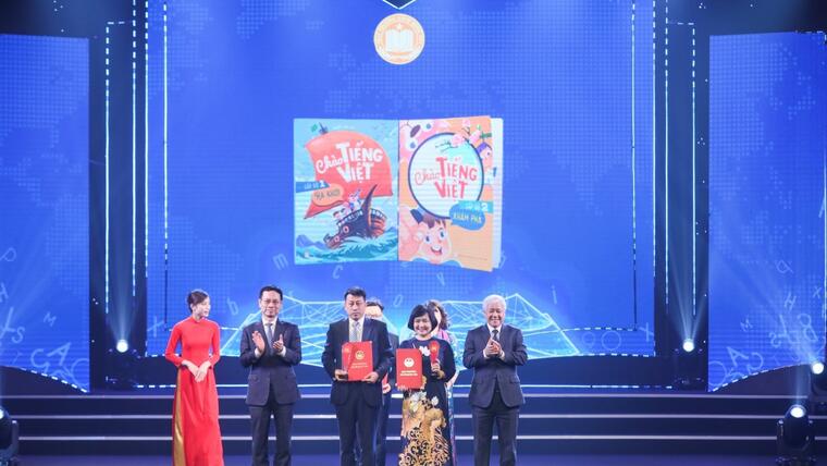 Sách "Chào tiếng Việt" (cấp độ 1 và 2) dành cho trẻ em Việt Nam ở nước ngoài đạt giải A