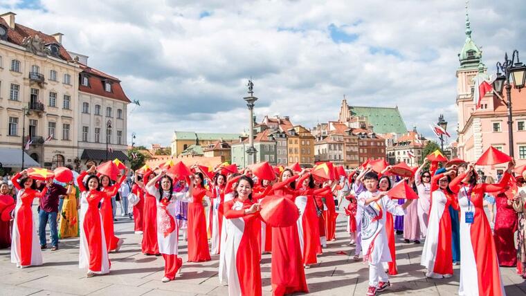 Góc nhìn từ Phụ nữ Việt Nam tại Ba Lan: Góp phần lan toả trí tuệ và sức mạnh mềm của phụ nữ kiều bào trong dự thảo các văn kiện Đại hội XIV