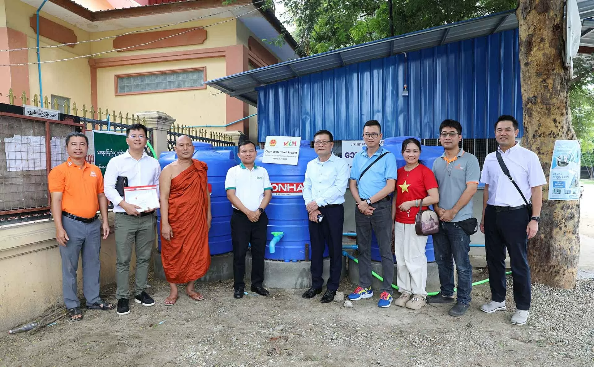 Đại sứ quán Việt Nam tại Myanmar và cộng đồng doanh nghiệp hỗ trợ người dân vùng động đất tại Mandalay