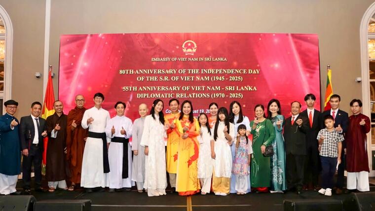 Đoàn nghệ thuật biểu diễn, giao lưu và gắn kết cộng đồng kiều bào tại Sri Lanka