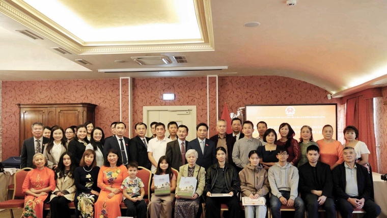 Phó Chủ tịch Quốc hội gặp gỡ cộng đồng người Việt Nam tại Lít-va