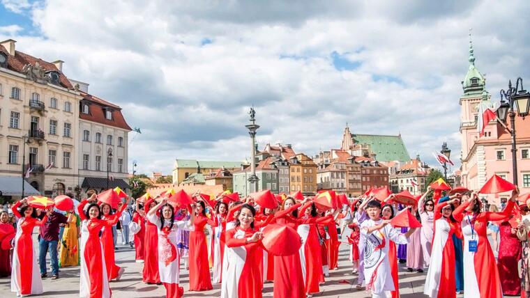 Góc nhìn từ Phụ nữ Việt Nam tại Ba Lan: Góp phần lan toả trí tuệ và sức mạnh mềm của phụ nữ kiều bào trong dự thảo các văn kiện Đại hội XIV