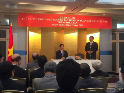 Thủ tướng Nguyễn Tấn Dũng gặp gỡ cán bộ, nhân viên Đại sứ quán và đại diện cộng đồng người Việt Nam đang làm ăn, sinh sống và học tập tại Nhật Bản