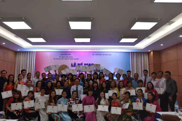 Bế giảng Khóa tập huấn giảng dạy tiếng Việt cho giáo viên người Việt Nam ở nước ngoài