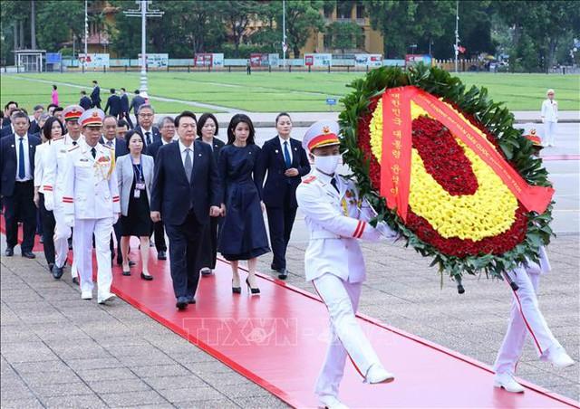 Chủ tịch nước Võ Văn Thưởng chủ trì lễ đón Tổng thống Hàn Quốc  - Ảnh 1.