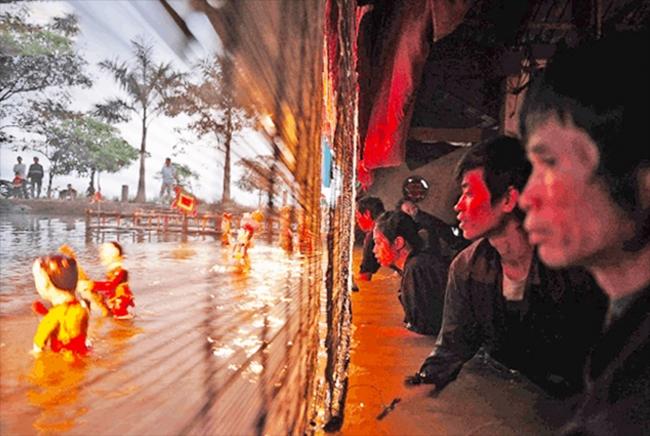 Bằng tình yêu nghệ thuật, những người nông dân làng Đào thục đã sáng tạo nên những con rối và trở thành nghệ thuật múa rối nước