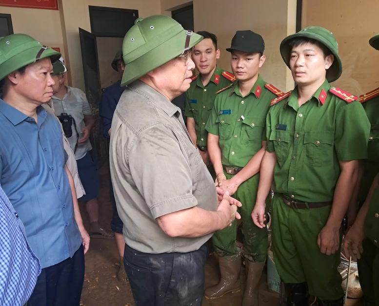 Thủ tướng Phạm Minh Chính tới Yên Bái chỉ đạo ứng phó, khắc phục hậu quả mưa lũ, thiên tai- Ảnh 5.