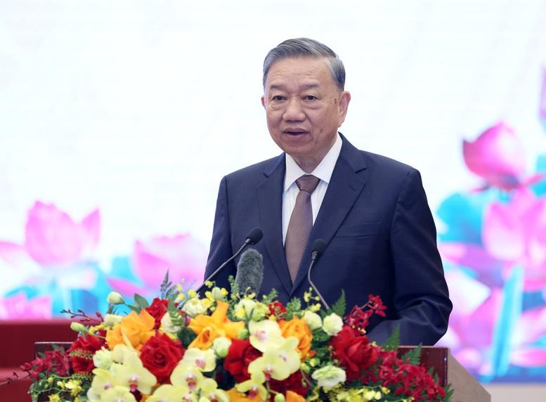 Sứ mệnh cao cả nhất của văn nghệ sĩ cách mạng là kiến tạo nhân cách văn hóa, xây dựng con người XHCN- Ảnh 2. Sứ mệnh cao cả nhất của văn nghệ sĩ cách mạng là kiến tạo nhân cách văn hóa, xây dựng con người XHCN- Ảnh 2.