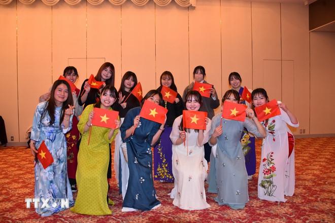 ttxvn-ngay-hoi-van-hoa-viet-nam-tai-osaka-nhat-ban5-resize.jpg
