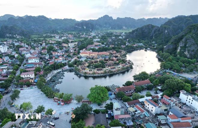Khu du lịch Tam Cốc - Bích Động, huyện Hoa Lư, sau sẽ được nhập toàn bộ vào thành phố Hoa Lư. (Ảnh: Đức Phương/TTXVN) ttxvn-thanh-pho-hoa-lu-13-1.jpg