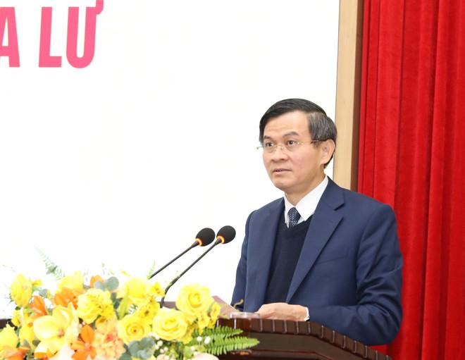 Ông Đoàn Minh Huấn, Ủy viên Trung ương Đảng, Bí thư Tỉnh ủy Ninh Bình phát biểu tại lễ công bố Đảng bộ thành phố Hoa Lư. (Ảnh: Đức Phương/TTXVN) vna-potal-ninh-binh-cong-bo-quyet-dinh-thanh-lap-dang-bo-thanh-pho-hoa-lu-7776332.jpg