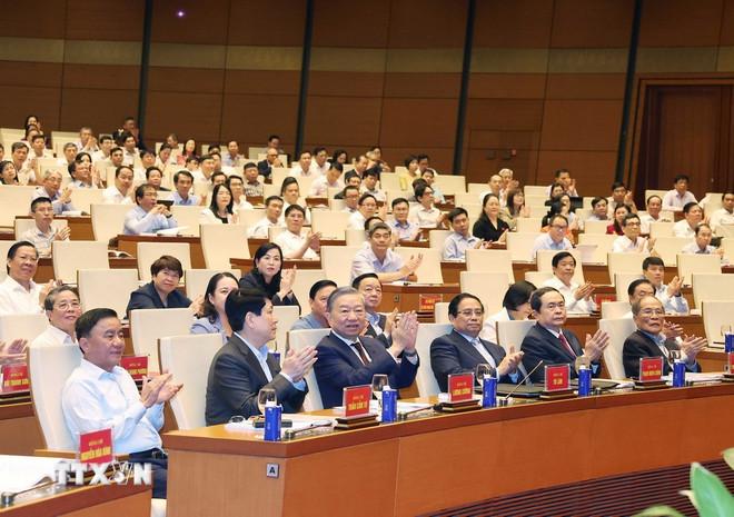 Lãnh đạo, nguyên lãnh đạo Đảng, Nhà nước dự hội nghị. (Ảnh: Thống Nhất/TTXVN) ttxvn-1604-hoi-nghi-quan-triet-nghi-quyet-hoi-nghi-11.jpg