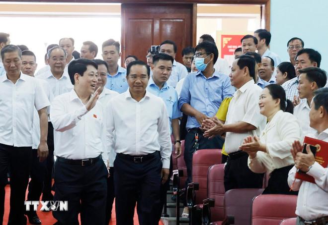 Chủ tịch nước Lương Cường dự Hội nghị tiếp xúc cử tri các huyện Củ Chi và Hóc Môn trước Kỳ họp thứ chín, Quốc hội khóa XV. (Ảnh: Lâm Khánh/TTXVN) ttxvn-chu-tich-nuoc-luong-cuong-tiep-xuc-cu-tri-huyen-cu-chi-va-huyen-hoc-mon-1.jpg