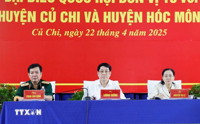Chủ tịch nước Lương Cường dự Hội nghị tiếp xúc cử tri các huyện Củ Chi và Hóc Môn trước Kỳ họp thứ chín, Quốc hội khóa XV. (Ảnh: Lâm Khánh/TTXVN) ttxvn-chu-tich-nuoc-luong-cuong-tiep-xuc-cu-tri-huyen-cu-chi-va-huyen-hoc-mon-3.jpg