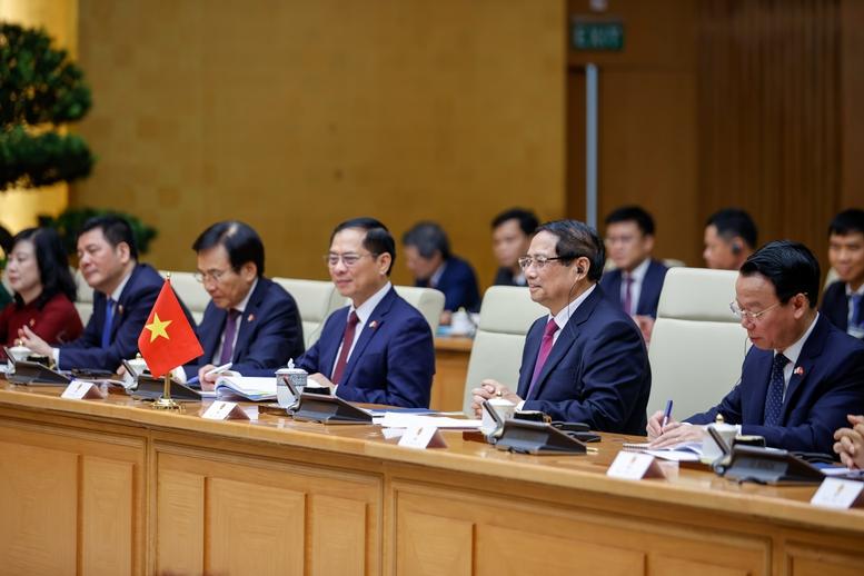 Hai Thủ tướng Việt Nam và Nhật Bản xác định trụ cột mới của quan hệ song phương- Ảnh 4. Hai Thủ tướng Việt Nam và Nhật Bản xác định trụ cột mới của quan hệ song phương- Ảnh 4.