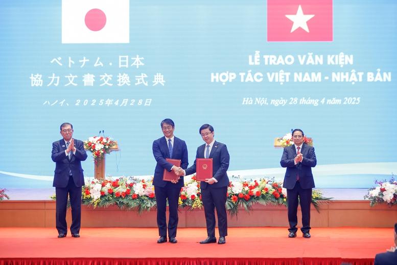 Hai Thủ tướng Việt Nam và Nhật Bản xác định trụ cột mới của quan hệ song phương- Ảnh 6. Hai Thủ tướng Việt Nam và Nhật Bản xác định trụ cột mới của quan hệ song phương- Ảnh 6.