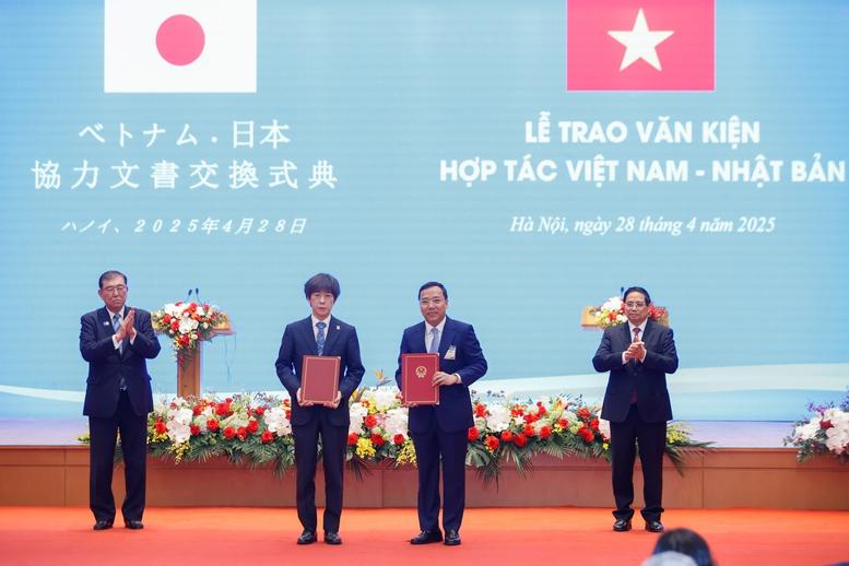 Việt Nam, Nhật Bản trao nhiều văn kiện hợp tác quan trọng- Ảnh 3.