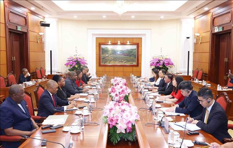 Thường trực Ban Bí thư Trần Cẩm Tú hội đàm với Tổng Thư ký Đảng Mặt trận giải phóng Mozambique- Ảnh 2. Thường trực Ban Bí thư Trần Cẩm Tú hội đàm với Tổng Thư ký Đảng Mặt trận giải phóng Mozambique- Ảnh 2.