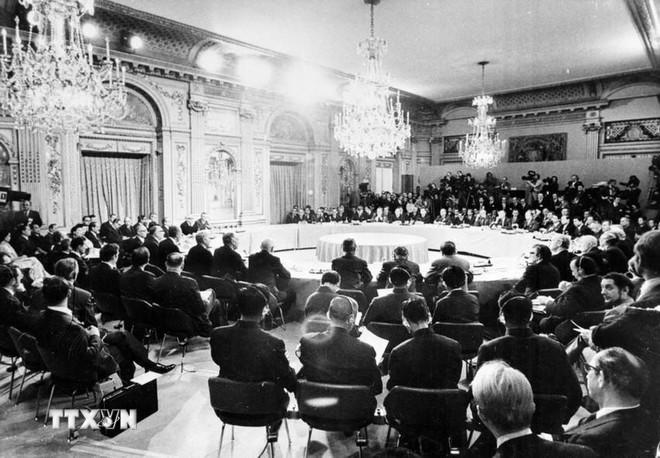 Hiệp định Paris về chấm dứt chiến tranh, lập lại hoà bình tại Việt Nam (1973) là một thắng lợi có ý nghĩa lịch sử của dân tộc Việt Nam trong cuộc kháng chiến chống Mỹ, cứu nước. Nhân dân Việt Nam đã thực hiện được mục tiêu “đánh cho Mỹ cút”, mở ra một giai đoạn mới, tạo thuận lợi để tiếp tục “đánh cho Ngụy nhào” trong Đại thắng Mùa Xuân 1975, hoàn thành tâm nguyện của Bác Hồ kính yêu, giải phóng hoàn toàn miền Nam, thống nhất đất nước. (Ảnh: TTXVN) ttxvn-dang-cong-san-viet-nam-46.jpg