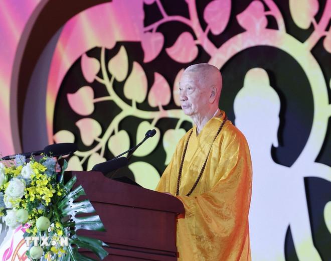 Đức Trưởng lão Hòa thượng Thích Trí Quảng, Pháp chủ Hội đồng Chứng minh Giáo hội Phật giáo Việt Nam trình bày thông điệp Vesak 2025. (Ảnh: Lâm Khánh/TTXVN) ttxvn-chu-tich-nuoc-du-dai-le-phat-dan-lien-hop-quoc-vesak-2025-8014742-5.jpg