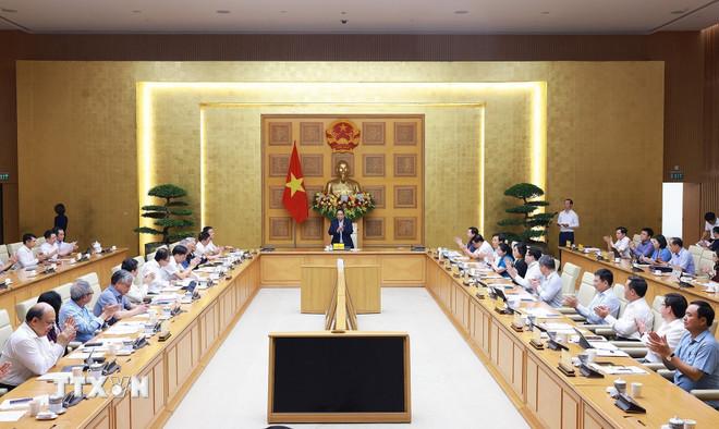 Thủ tướng Phạm Minh Chính chủ trì cuộc họp với Hội đồng Tư vấn chính sách về phát triển kinh tế tư nhân. (Ảnh: Dương Giang/TTXVN) ttxvn-thu-tuong-hop-voi-hoi-dong-tu-van-chinh-sach-ve-phat-trien-kinh-te-tu-nhan-08-3.jpg
