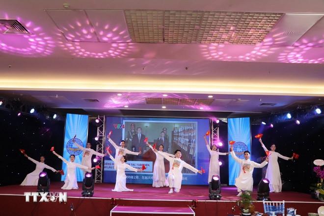 Một tiết mục văn nghệ trong chương trình giao lưu. (Ảnh: Đoàn Mạnh Dương/TTXVN) ttxvn-giao-luu-viet-nam-trung-quoc-2-2727.jpg