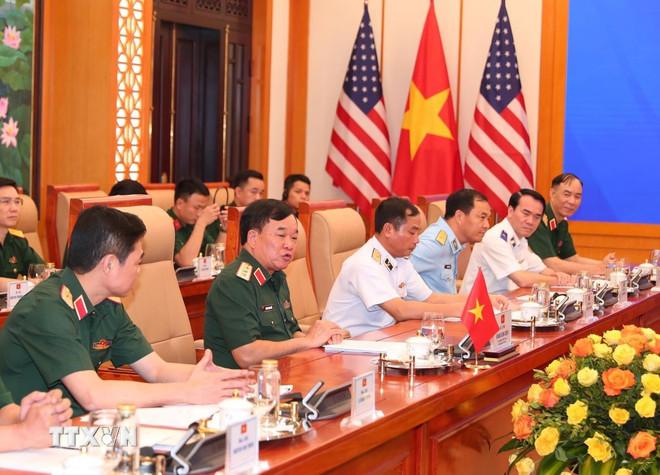 Thượng tướng, Thứ trưởng Bộ Quốc phòng Hoàng Xuân Chiến và các đại biểu Việt Nam tại buổi đối thoại. (Ảnh: Trọng Đức/TTXVN) ttxvn-doi-thoai-chinh-sach-quoc-phong-viet-nam-hoa-ky-lan-thu-13-8019499-2.jpg