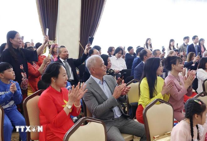 Đại diện cộng đồng người Việt Nam tại Belarus tham dự buổi gặp gỡ Tổng Bí thư Tô Lâm. (Ảnh: Thống Nhất/TTXVN) ttxvn-tong-bi-thu-to-lam-gap-go-cong-dong-nguoi-viet-nam-tai-belarus-8027013-4.jpg
