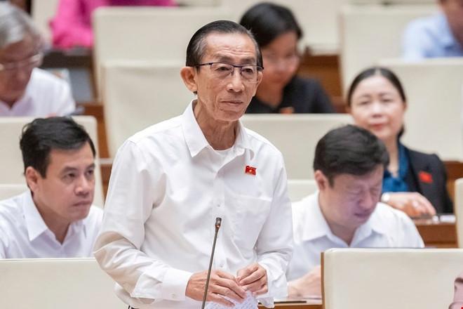 Đại biểu Trần Hoàng Ngân (đoàn Thành phố Hồ Chí Minh) đánh giá cao nỗ lực của Ủy ban Thường vụ Quốc hội và Chính phủ, đặc biệt là sự phối hợp giữa Bộ Tài chính và Ủy ban Kinh tế và Tài chính. (Ảnh: QH/Vietnam+) qh1652.jpg