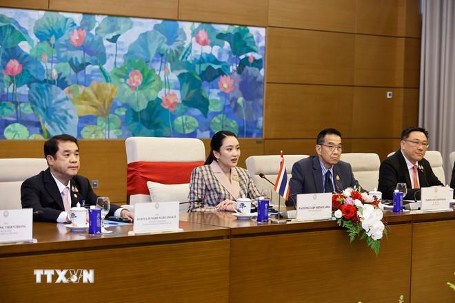 Thủ tướng Paetongtarn Shinawatra và đoàn Thái Lan tại cuộc hội kiến Chủ tịch Quốc hội Trần Thanh Mẫn. (Ảnh: Doãn Tấn/TTXVN) ttxvn-chu-tich-quoc-hoi-tran-thanh-man-hoi-kien-thu-tuong-thai-lan-paetongtarn-shinawatra-1505-12.jpg