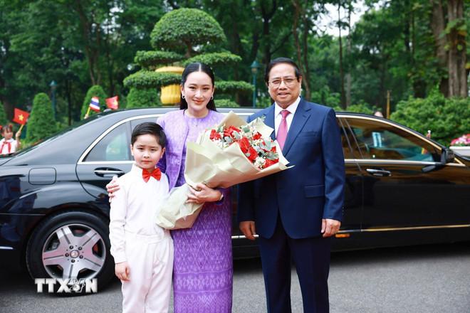 Thủ tướng Phạm Minh Chính đón Thủ tướng Thái Lan Paetongtarn Shinawatra. (Ảnh: Dương Giang/TTXVN) ttxvn-thu-tuong-pham-minh-chinh-chu-tri-le-don-thu-tuong-thai-lan-paetongtarn-shinawatra-1605-2.jpg